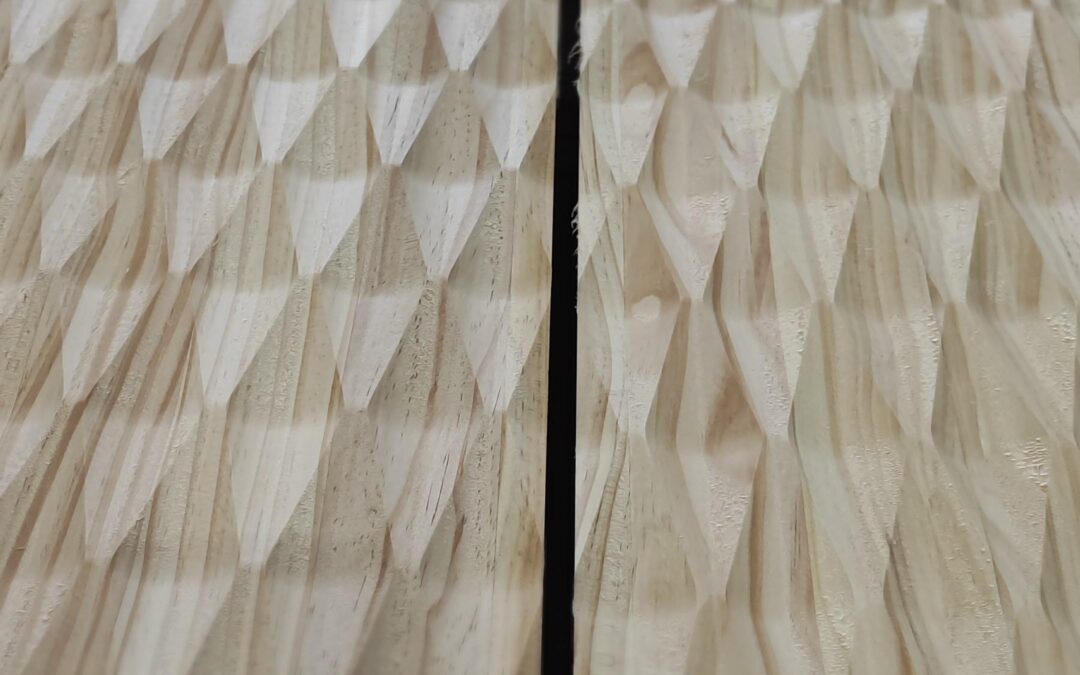 Paneles Decorativos en Relieve: Diseño Exclusivo en Madera de Pino