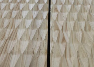 Paneles Decorativos en Relieve: Diseño Exclusivo en Madera de Pino